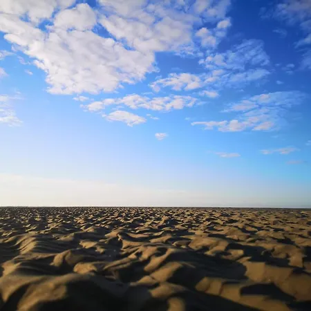 6 Person In Fano-by Traum *